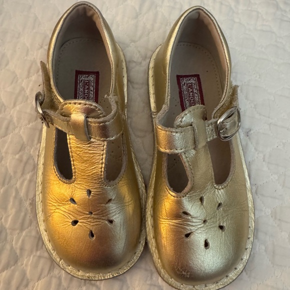 L'Amour Other - L’amour Gold T-strap Mary Jane shoes